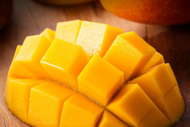 果汁たっぷり！糖度15度超えの太陽マンゴー(3Lサイズ2玉で900g〜1018g)