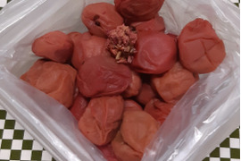 昔ながらのしょっぱい｢さくら｣梅干し　１kg（500gで25～30個）×２ﾊﾟｯｸ　※ご家庭用