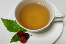 “女性のためのハーブティー”として欧州では親しみのある優しいお茶！夏は水出しも人気です！ノンカフェインでどんなシーンでも！2026年産【乾燥果実入り！】国産ラズベリリーフティー(12g)