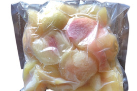 【新桃】冷凍桃（福島県須賀川市産）1kg　　完熟桃の皮をむき、カットしただけ！