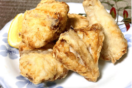 【愛知県日間賀島産‼️鯖フグの唐揚げ!】
2袋分=内臓と頭無し約1kg=約4匹分
島のお土産屋さんでも大人気❗️
※秘伝の唐揚げ粉付きで揚げるだけで日間賀島産またばれます。