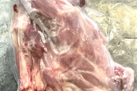 仔猪の骨付き肉【1.04kg】
