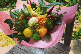 【秋ギフト】【元フローリストが制作】野菜ブーケ　【カラフルなミニ野菜】ファーマーズヤード【お誕生日　開店祝い　周年祝い　お供え】