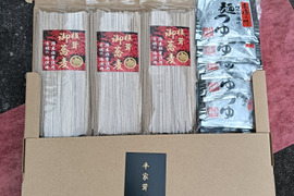 椎茸御蕎麦200ｇ×3袋、つゆ６袋付き