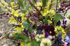 【期間限定】【春ギフト】花と野菜をミックスした ブーケ かごタイプ【カラフルなミニ野菜】【お誕生日】【開店祝い】【周年祝い】【お供え】