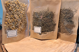 香り豊かなドライカモミール18g×1p、ドライローズマリー20g×2p