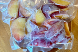 スムージーにぴったり！【冷凍ネクタリン】 1kg (200g×5袋) 長野県産のネクタリンを凍らせてみました#NKF00010