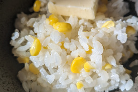 黄色とうもろこし　６本（３３０g〜３８０g）