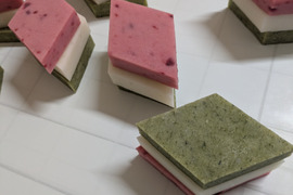 桃の節句限定　畑の天然色の菱餅