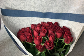 【20本入り】プレミアムな花束を大切なあの人へ！🟥赤色系ミックス・バラの花束・ご贈答用包装付・もちろんご自宅にも。長さ約50cm、微・無香性