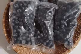 【冷凍ブルーベリー】1.25㎏（250g×5パック）使いやすい小分けパック！
中粒Mサイズ～大粒L☆LLサイズ（15ミリ以上～18ミリ以上)のミックス冷凍ブルーベリーです👍