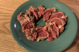 ヒレ_【自然なおいしさを、直送で】放牧で育ったジャージー赤身の生肉_1.1kg
