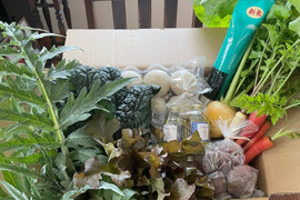 イタリア野菜お料理ボックス🧰2〜3人分です🌟ハーブオイルとお米入り(^^)中身は開けてからのお楽しみ💓💓お料理心をくすぐりますょ😆