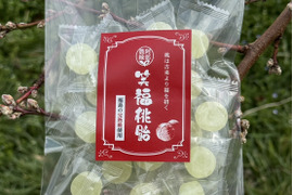 福島の完熟桃から生まれた「笑福桃飴」100g × 2袋