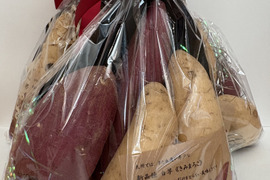 今話題！！希少な新品種のサツマイモ「きみまろこ」と「べにはるか」の食べ比べセット！贈答用に、ご挨拶に、手土産に！
きみまろこは上品な甘さでしっとり
べにはるかは濃厚な甘さとねっとり