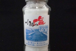 【小樽の塩 粉雪 ５０ｇ調味料瓶】　北海道小樽の海をそのまま塩に　海のミネラルを取り除くことなくつくった塩です。