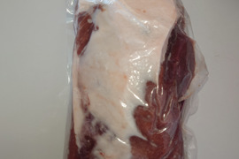 エゾシカのソトモモブロック（イチボ付き）1500g
ステーキや焼き肉に！