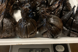 自然栽培 黒にんにく たっぷり520g 生ニンニクを加工しているので水分たっぷりです 形崩れ特価