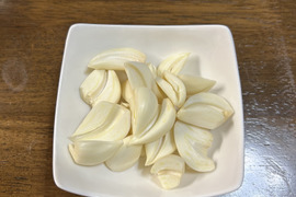 【訳あり】5%オフ　農薬不使用栽培『冷凍ムキホワイト六片』500ｇ×1個【岐阜県郡上市産】