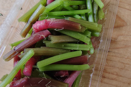 山菜ミズ　皮むき済みすぐ調理OK　シャキシャキネバネバ　白神山麓天然　５００ｇ