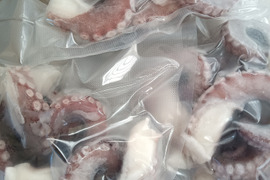 国産ぷりぷり〜『関門海峡たこ』小サイズ足1本ずつカット1kg(バラ冷凍)刺身、カルパッチョ、たこ飯、たこ唐など…今日の夕飯に直ぐ使えますよ