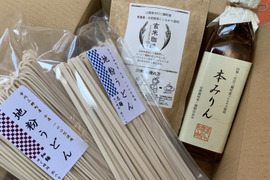 米と麦の加工品セット！　農薬・化学肥料・除草剤不使用の山梨県産米と麦から作った本みりん（300ｍｌ）と玄米珈琲、地粉うどん２種（細麺・太麺）のセットです