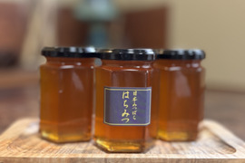 R7.秋の新蜜　日本蜜蜂のはちみつ
大阪産　キウイ畑の生はちみつ