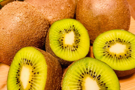 【農薬、化成肥料不使用】栄養たっぷり！甘くてジューシーなキウイフルーツ《小さめサイズ》1.8kg