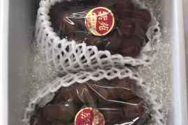 値下げしました！！　希少性の高い品種！果肉にしまりがあり糖度20度前後！　1キロ箱（2房）
