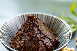 【無添加・天然醸造】「３年熟成・矢田川みそ」　700ｇ/パック 　長期熟成　味噌