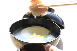 旨い‼️柔らかく、ふっくら
パスタにどーぞ♪お味噌汁も美味しいですよ(^^)
千葉県産地蛤　小サイズ1kg位入り
/17〜25個位入り