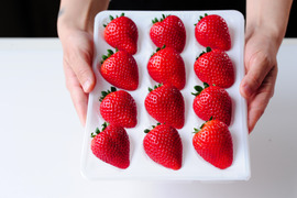 【福袋】「栃木のいちご4種入り！」厳選！2パック9～15粒【ゆりかーご】900g以上