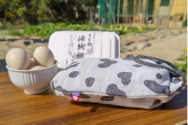 【母の日ギフト】
栄養満点宝箱！！
今治育ちの烏骨鶏　海賊卵（烏骨鶏卵）
６個入り(今治タオル巾着入り）