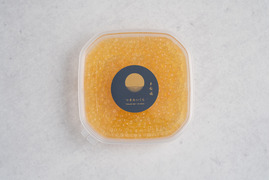 プチッと弾ける！金色に輝くイクラ、つきみいくら（200g）【冷凍でお届け】