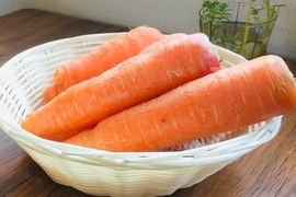 【期間限定・収穫後発送】まるでフルーツ！農園女子が育てた皮まで安心人参　5kg 　高知県四万十市