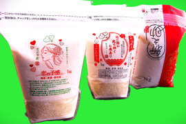 新潟産【こしひかり】1㎏×2袋と【新之助】1㎏×1袋と【恋の予感】1㎏×1袋の3品種で4袋と【縁結び】300ｇ×1袋と【ひとめぼれ】300ｇ×1袋の合計6袋での4.6㎏です