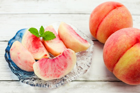 【早期予約価格】🍑珍しい桃　まどか　5玉前後　8月中旬発送　収穫した日に発送　家庭用　農家直送【朝どれ】