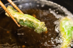 天ぷらでサクとろ食感！　万願寺とうがらしの揚げ方