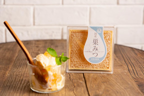 大人気商品*国産あかしあ巣みつ(コムハニー)【熨斗付き承ります】
