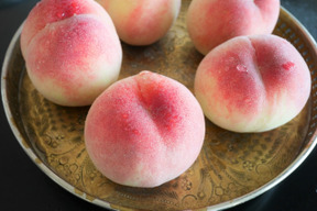🍑【2025年8月下旬桃】1.5kg　5玉前後【ASIAGAP認証農場：津軽農園】　　安心・安全な桃　収穫した日に発送　家庭用　農家直送【朝どれ】