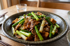 葉ニンニクと豚バラ肉の回鍋肉風炒め