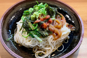 さっぱり納涼！白イカ沖漬けとオクラのそうめん