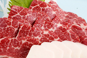 馬刺し！！熊本県自家牧場産！！特選霜降240g＋醤油48㎖