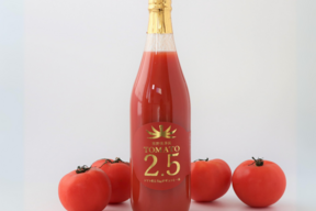 トマトの旨味をギュッと凝縮！熊野薬草園のトマトジュース『TOMATO2.5』(720ml)