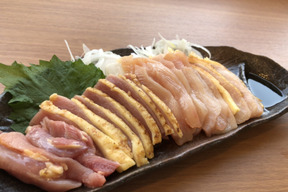 当店人気No1商品♪ 大摩桜 王道の鶏刺し8P+さしみ醤油セット(冷凍)【鶏刺し8P+さしみ醤油】