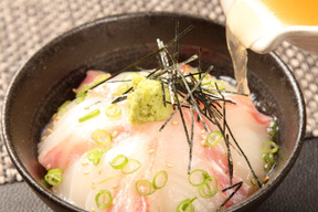 沼津産マダイづくしセット(鯛ごま茶漬け4袋・鯛だし4人前・鯛さしみ1,2人前・鯛ひもの2袋)