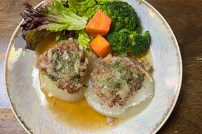 【至福の味わい】新玉ねぎのジュワッと肉詰め 〜禁断のチーズ照り焼きソース〜