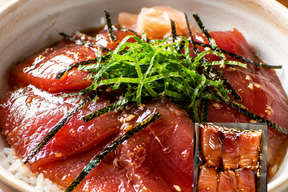 【夏ギフト】食べくらべ　【天然マグロ鉄火丼の素】60g×4袋＆【沼津産マダイ漬け丼の素】40g×4袋