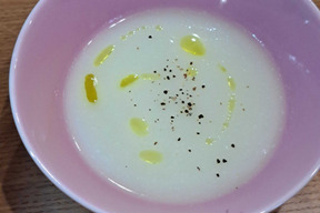 オリーブオイルと塩だけ！新玉ねぎのポタージュ