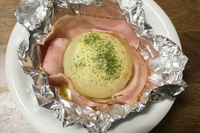 【新玉ねぎのジュワッと丸ごとホイル焼き】